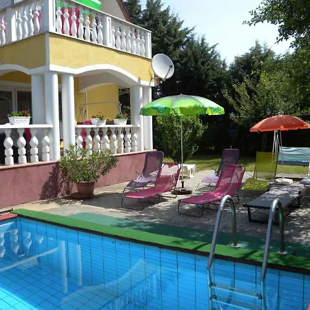 In - Balaton 18014 Badacsony